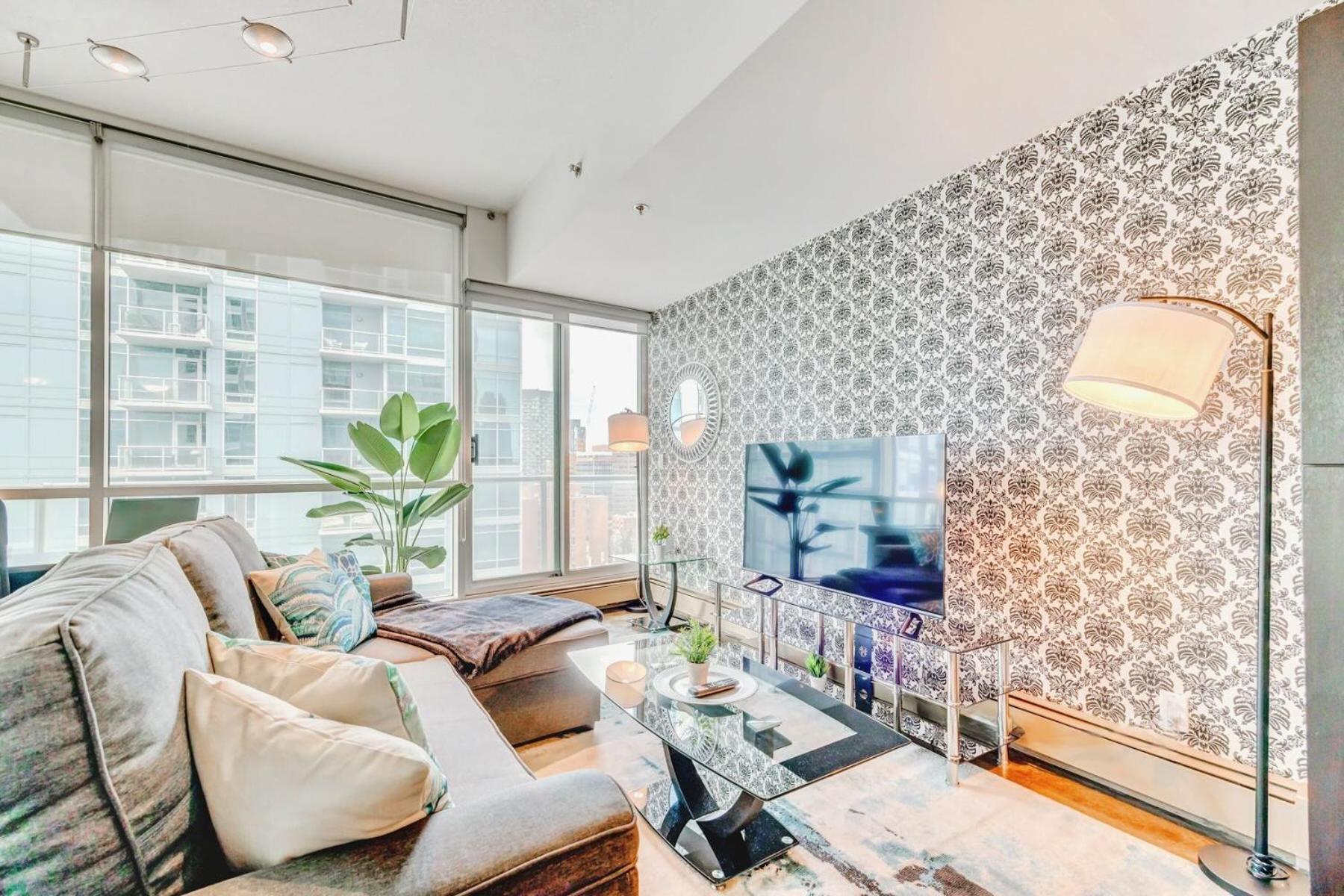 Luxury 2Br Condo - King Bed - Stunning City Views YYC Exteriör bild